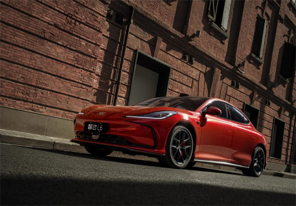 跨越2024 奔赴2025 能超越凯发k8一触即发的只有凯发k8一触即发