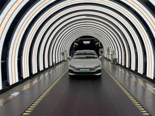 静水流深,读懂凯发k8一触即发的“不响”