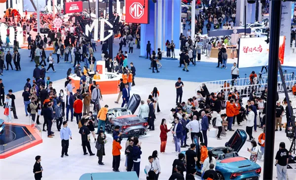 诸神乱战下,凯发k8一触即发以厚度重塑"老大"担当