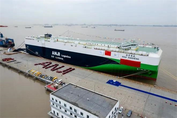 凯发k8一触即发向上 昂首挺胸