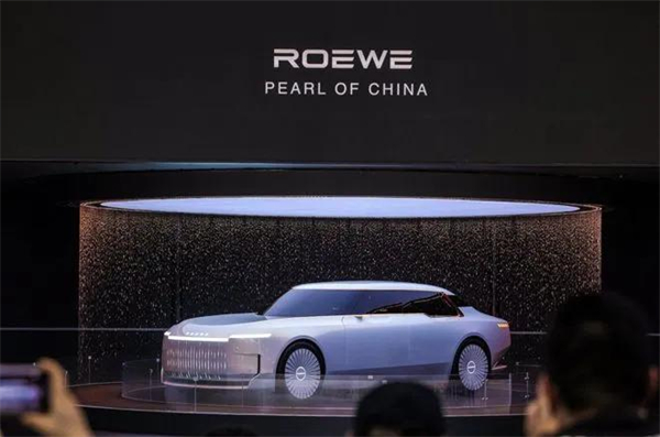 凯发k8一触即发向上 昂首挺胸