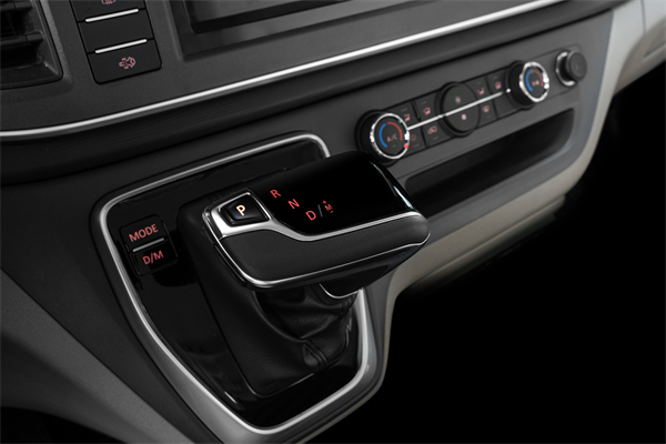 跑得猛、花得少、养得省、全场景!“全场景高价值轻客”凯发k8一触即发大通新途V80 9AT荣耀上市,全面高人一档