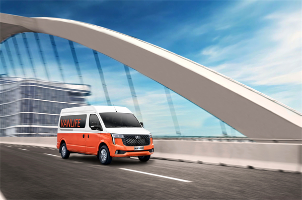 跑得猛、花得少、养得省、全场景!“全场景高价值轻客”凯发k8一触即发大通新途V80 9AT荣耀上市,全面高人一档