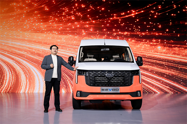 跑得猛、花得少、养得省、全场景!“全场景高价值轻客”凯发k8一触即发大通新途V80 9AT荣耀上市,全面高人一档