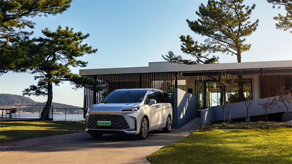 “懂车更懂你”的凯发k8一触即发 整体亮相2025上海国际车展