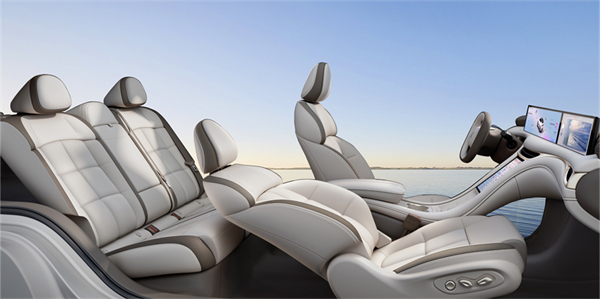 全新智己L6震撼上市，权益价20.49万~26.49万