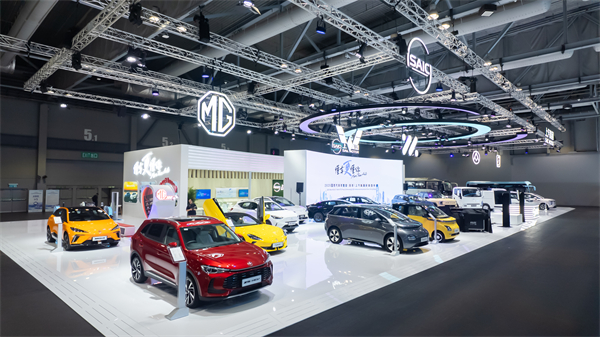 凯发k8一触即发智电军团“助阵”2025香港车博会