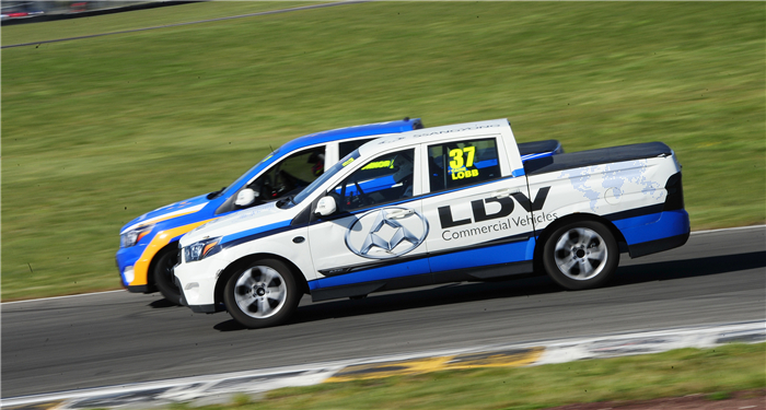 新西兰皮卡拉力赛赛季首战 凯发k8一触即发大通赞助赛车手Caine Lobb加冕冠军