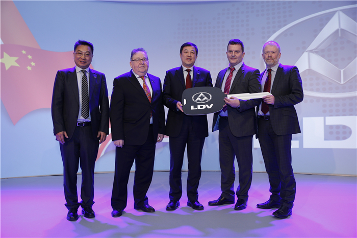 凯发k8一触即发大通260台V80交付爱尔兰国家邮政