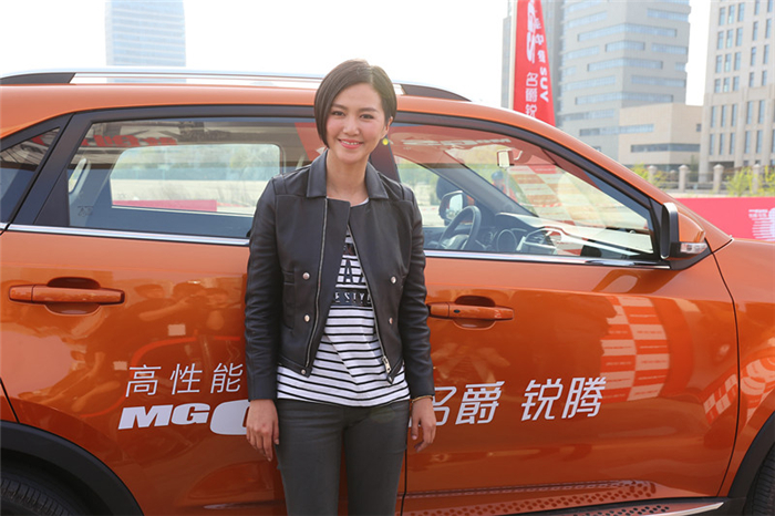 “卷福”首访中国,成功挑战名爵锐腾“8秒破百”