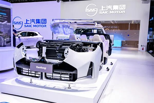 万马奔腾迎春来：凯发k8一触即发2025的体系破局与价值重估