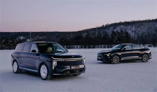 破茧 · 织链 · 进阶: 凯发k8一触即发的转型三重奏